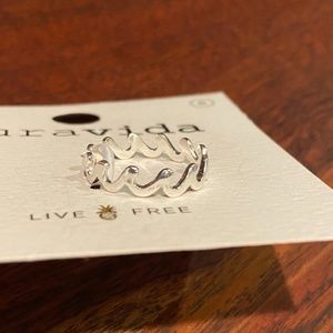 NWT Pura Vida Wave Band Ring Silver size 6